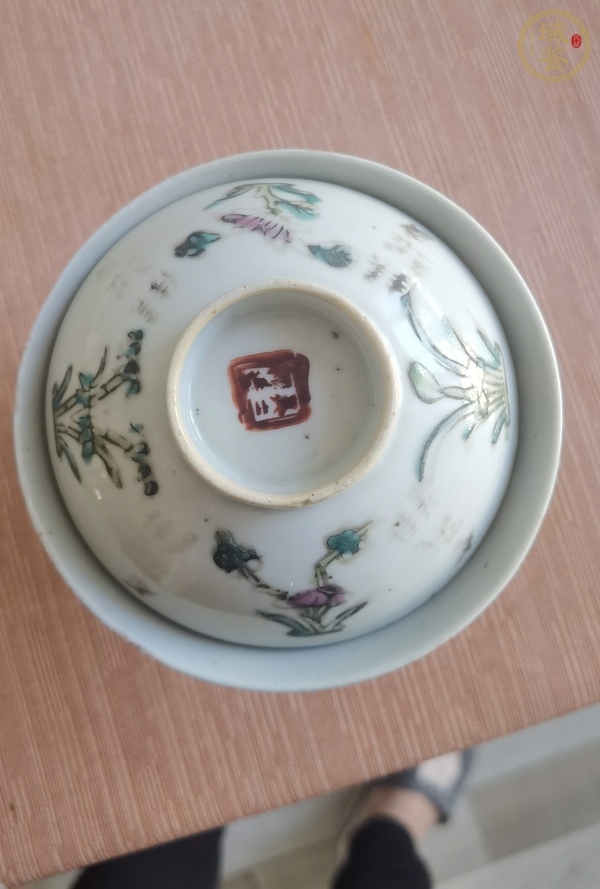 古玩陶瓷花卉紋粉彩蓋杯真品鑒賞圖