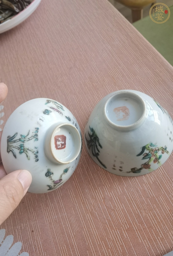 古玩陶瓷花卉紋粉彩蓋杯真品鑒賞圖