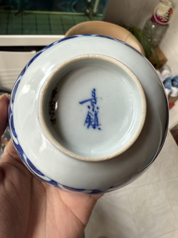 古玩陶瓷青花蓮池花卉紋茶碗真品鑒賞圖