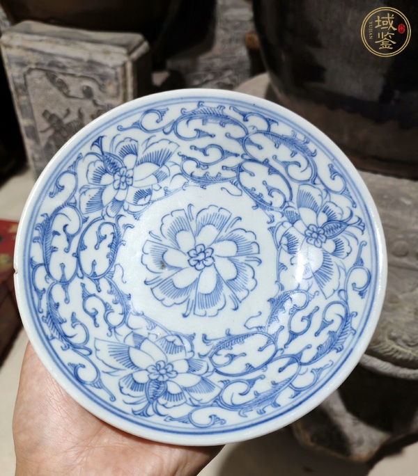 古玩陶瓷花卉紋青花盤真品鑒賞圖