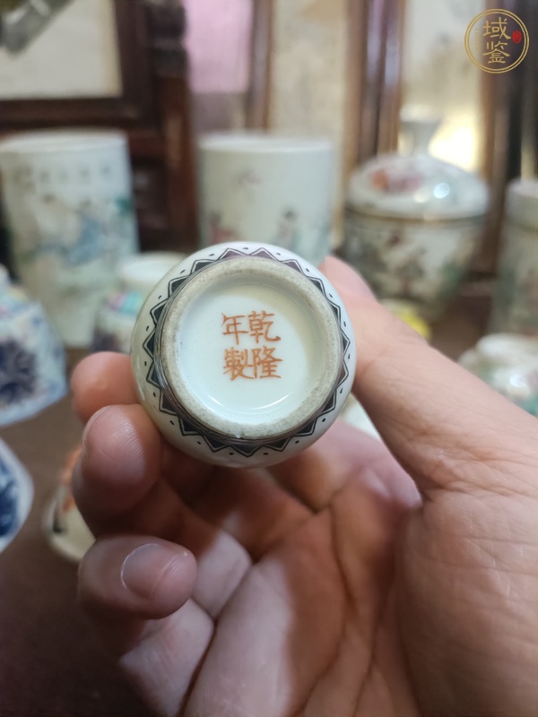 古玩陶瓷鼻煙壺真品鑒賞圖