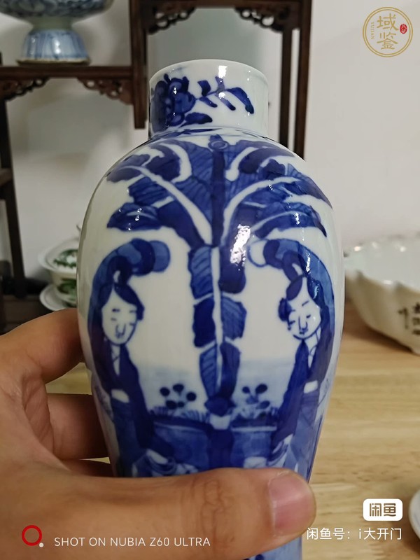 古玩陶瓷鏡面人物紋青花雞腿蓋瓶真品鑒賞圖