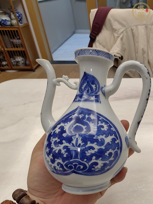 古玩陶瓷青花花卉紋執(zhí)壺真品鑒賞圖