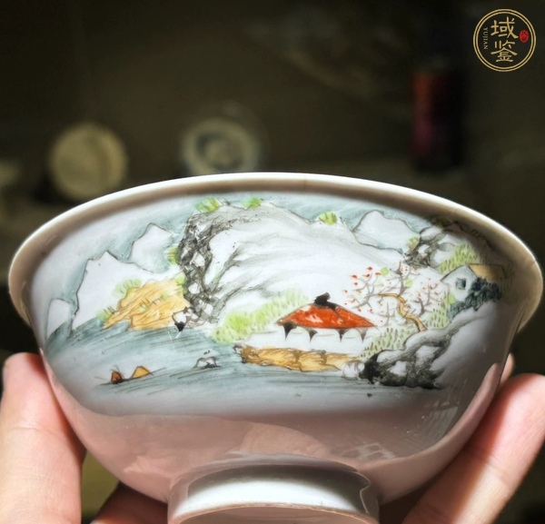 古玩陶瓷油粉彩山水人物紋茶碗真品鑒賞圖