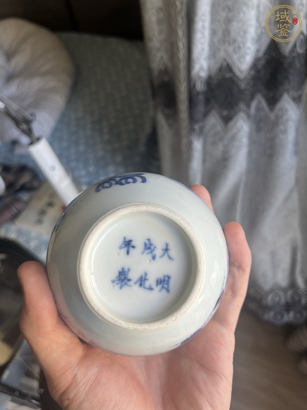 古玩陶瓷仕女嬰戲紋青花雙耳撇口瓶真品鑒賞圖