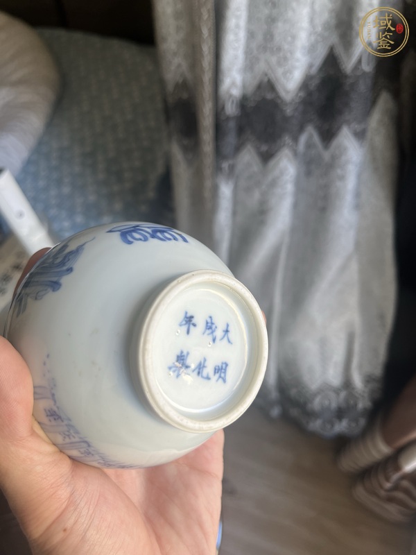 古玩陶瓷仕女嬰戲紋青花雙耳撇口瓶真品鑒賞圖