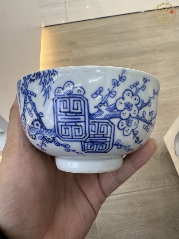 古玩陶瓷青花梅花壽字紋茶碗真品鑒賞圖