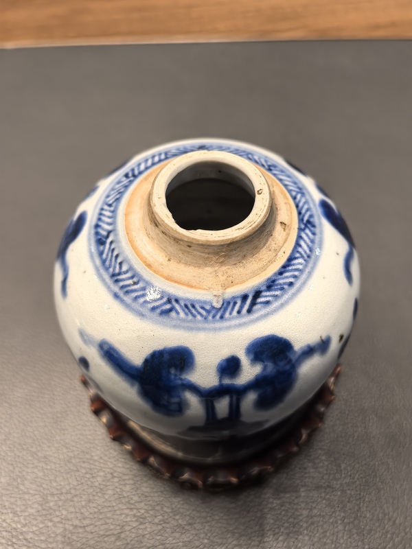 古玩陶瓷康熙一把抓青花花間八寶紋罐拍賣,當前價格1980元