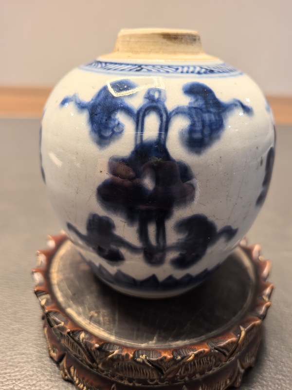 古玩陶瓷康熙一把抓青花花間八寶紋罐拍賣,當前價格1980元