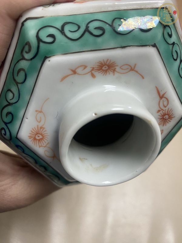 古玩陶瓷花卉紋茶葉罐真品鑒賞圖