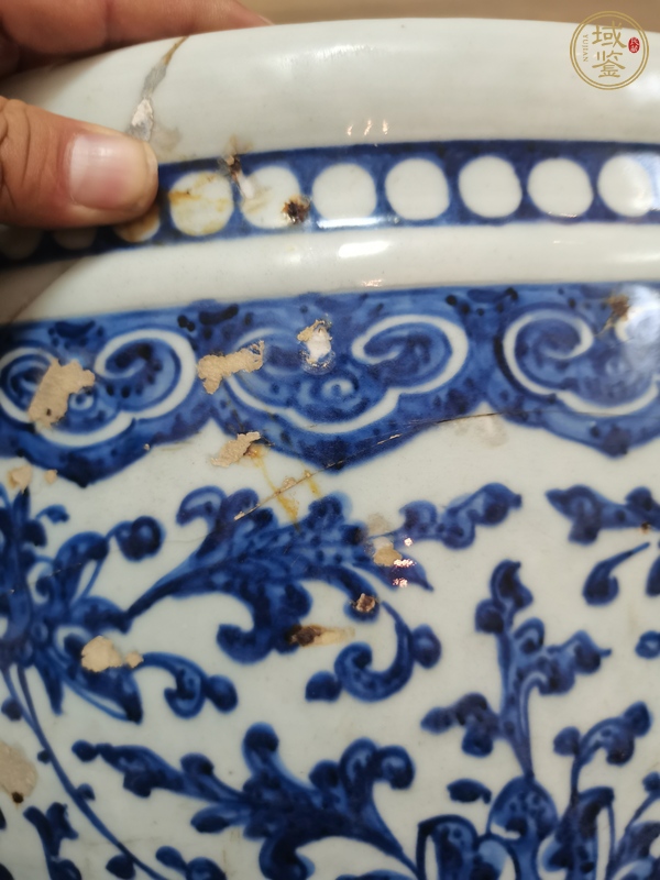 古玩陶瓷花卉紋青花缸真品鑒賞圖