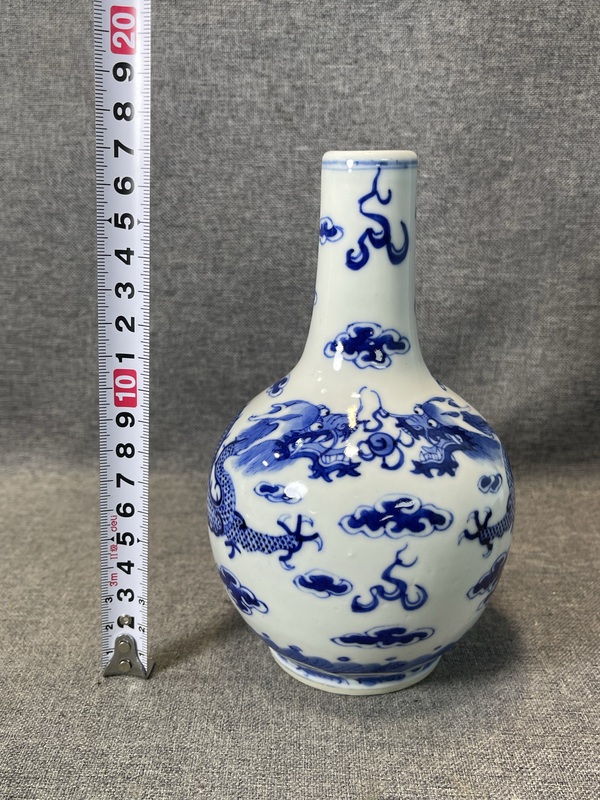 古玩陶瓷青花趕珠龍紋天球瓶拍賣(mài)，當(dāng)前價(jià)格3500元