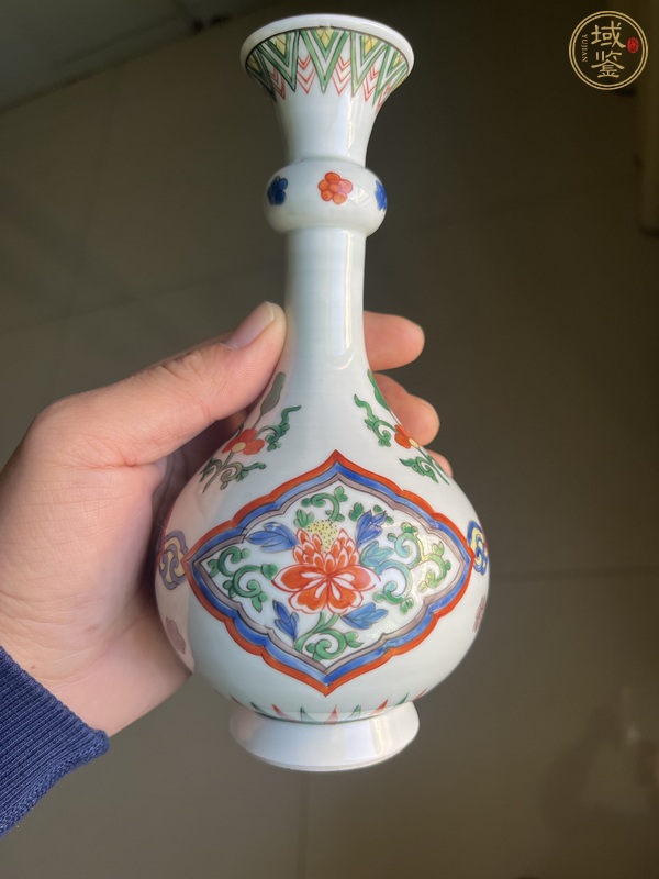 古玩陶瓷青花五彩花卉紋蒜頭瓶真品鑒賞圖