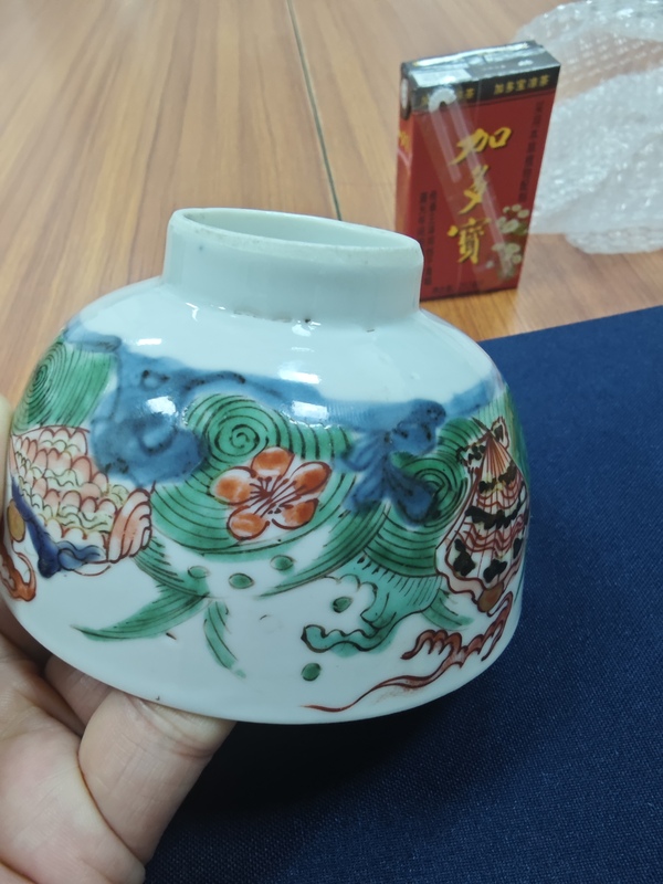 古玩轉(zhuǎn)賣清康熙 青花五彩海水八怪碗拍賣，當(dāng)前價(jià)格260元