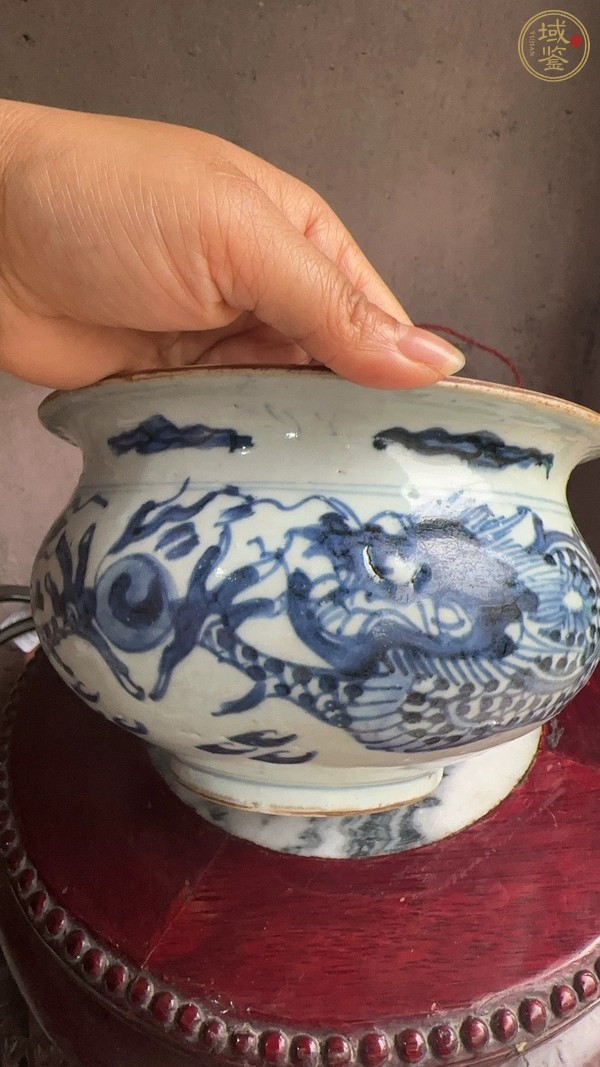 古玩陶瓷青花趕珠龍紋香爐真品鑒賞圖