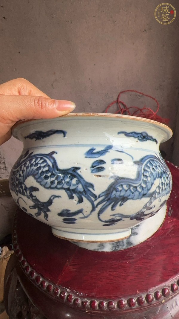 古玩陶瓷青花趕珠龍紋香爐真品鑒賞圖