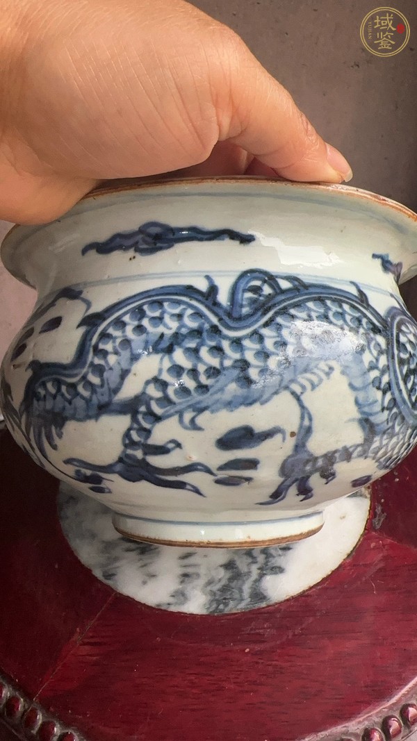 古玩陶瓷青花趕珠龍紋香爐真品鑒賞圖