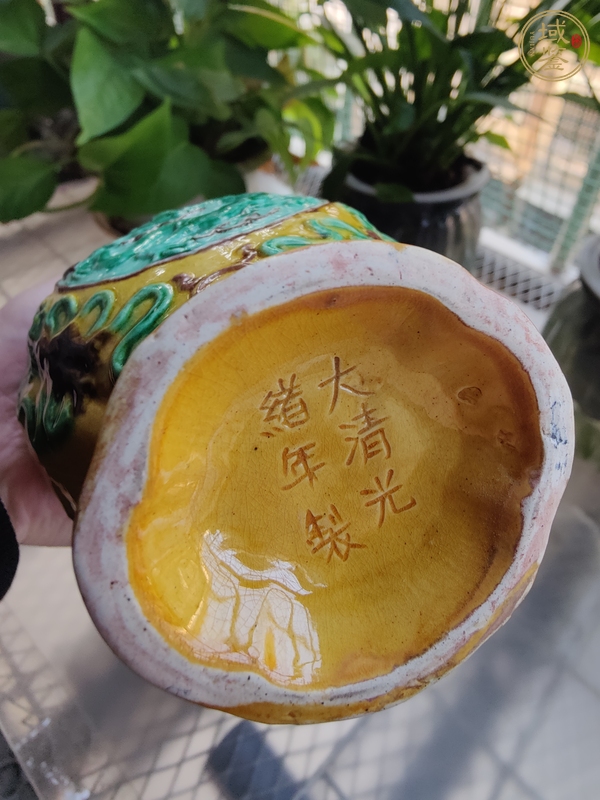 古玩陶瓷素三彩龍紋瓶真品鑒賞圖