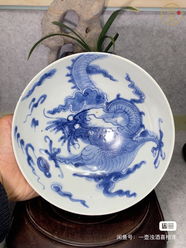 古玩陶瓷青花過墻龍紋茶碗真品鑒賞圖