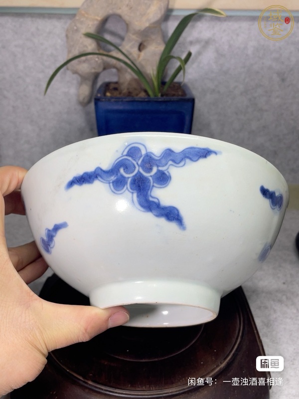 古玩陶瓷青花過(guò)墻龍紋茶碗真品鑒賞圖