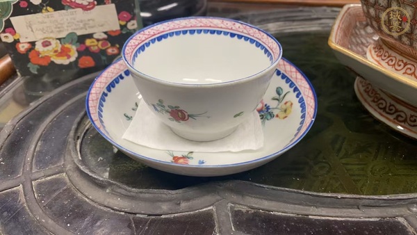 古玩陶瓷粉彩茶盞真品鑒賞圖