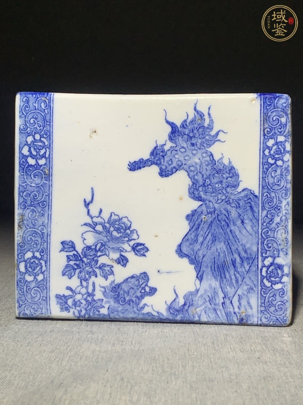 古玩陶瓷青花獅子穿花圖脈枕真品鑒賞圖