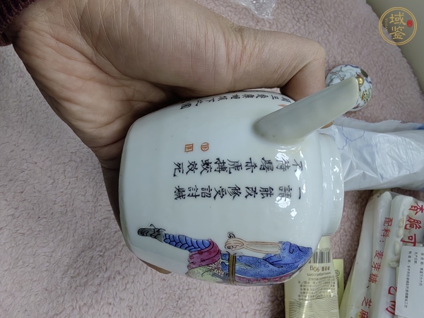 古玩陶瓷無雙譜粉彩執(zhí)壺真品鑒賞圖