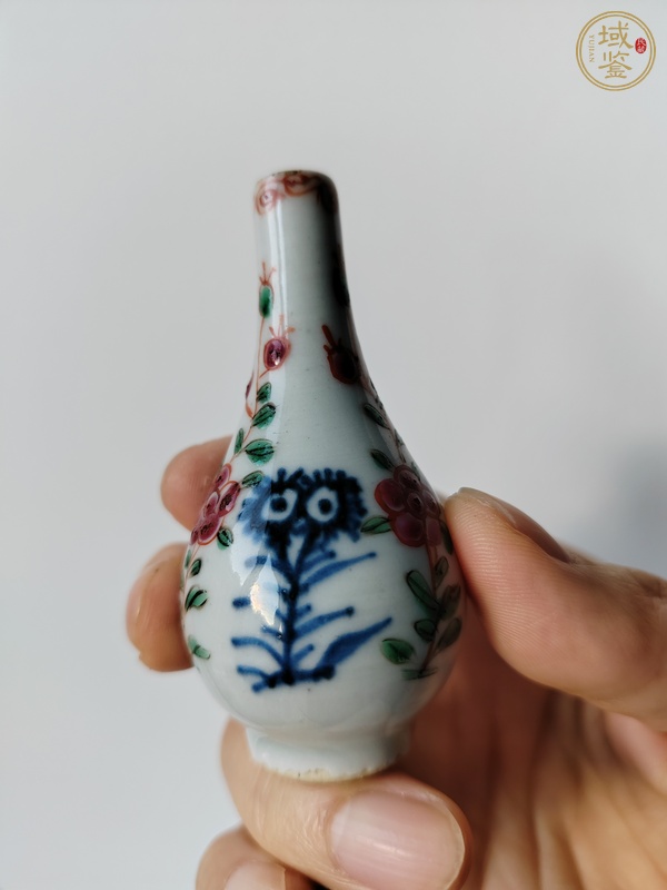 古玩陶瓷青花加彩花卉紋膽瓶真品鑒賞圖