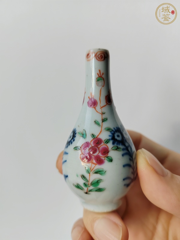 古玩陶瓷青花加彩花卉紋膽瓶真品鑒賞圖