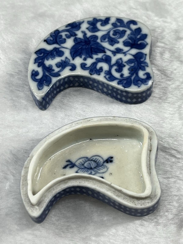 古玩陶瓷乾隆青花纏枝蓮紋葉型蓋盒拍賣,當前價格6500元