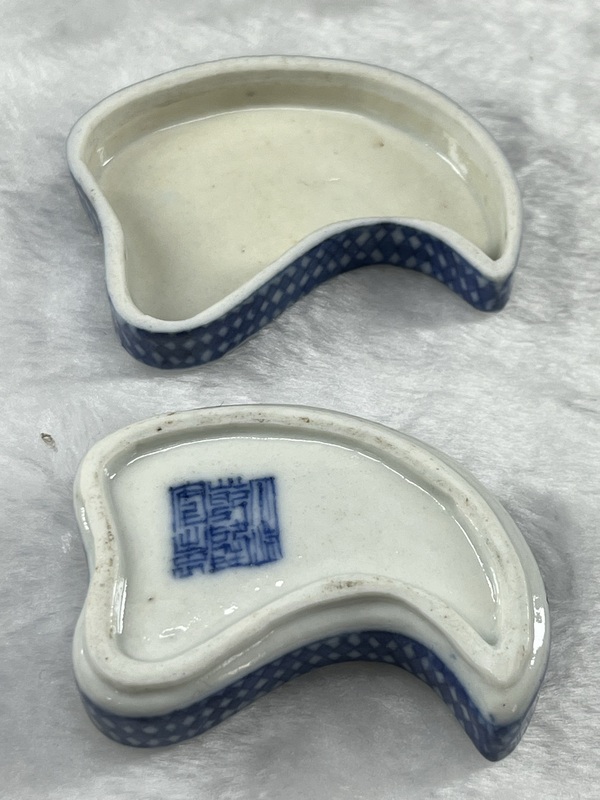 古玩陶瓷乾隆青花纏枝蓮紋葉型蓋盒拍賣,當前價格6500元