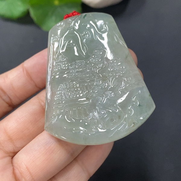 古玩玉器222天然翡翠掛件（正冰種）畫圈的地方是膠水己擦干凈拍賣，當(dāng)前價格520元