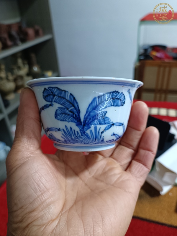 古玩陶瓷日本江戶青花花卉紋茶碗真品鑒賞圖