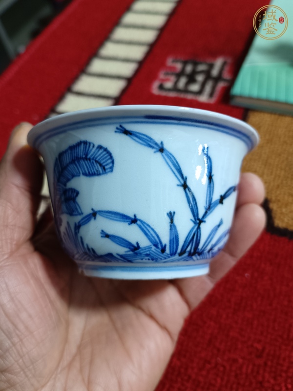 古玩陶瓷日本江戶青花花卉紋茶碗真品鑒賞圖