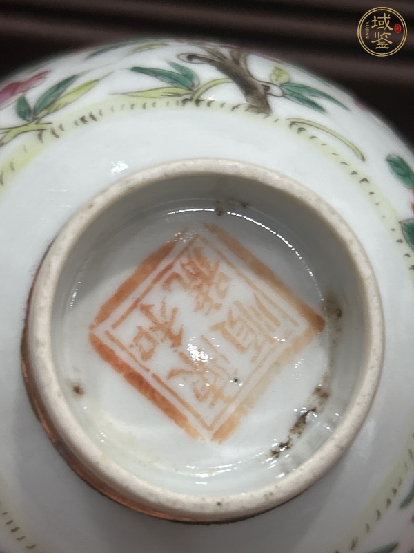 古玩陶瓷粉彩花卉紋茶碗真品鑒賞圖