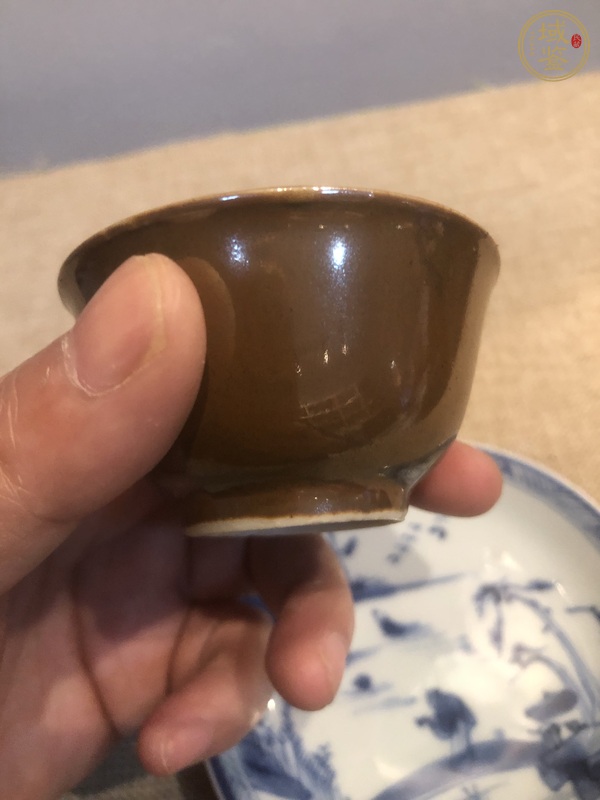 古玩陶瓷外紫金釉內(nèi)青花杯真品鑒賞圖