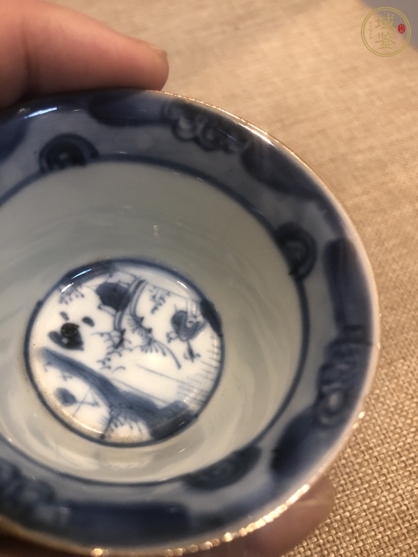 古玩陶瓷外紫金釉內(nèi)青花杯盤真品鑒賞圖