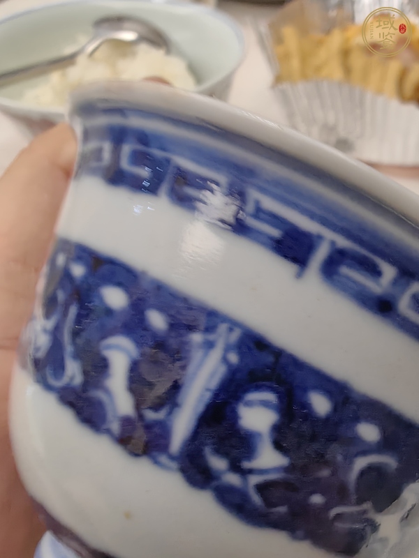 古玩陶瓷青花夔龍紋仰鐘杯真品鑒賞圖