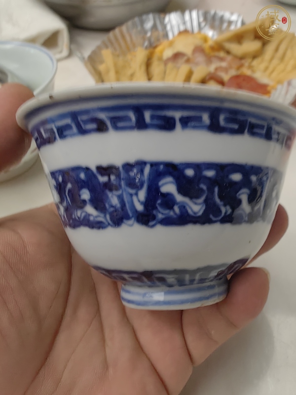 古玩陶瓷青花夔龍紋仰鐘杯真品鑒賞圖