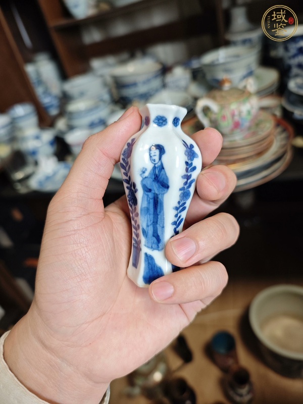 古玩陶瓷仕女花卉紋青花瓶真品鑒賞圖