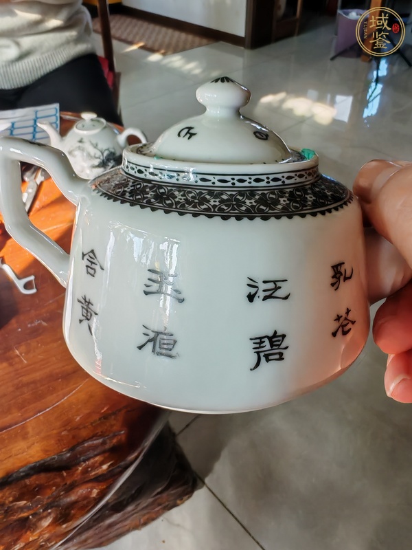 古玩陶瓷粉彩二喬圖茶壺真品鑒賞圖