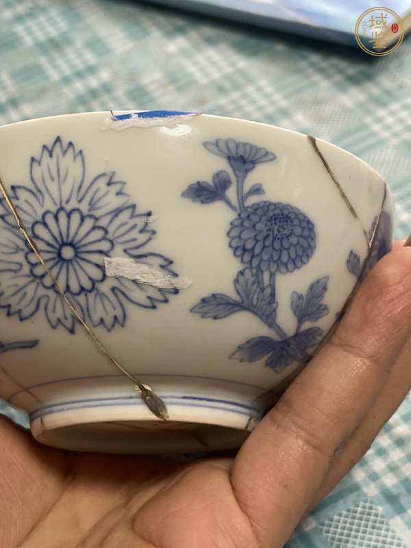 古玩陶瓷日本江戶(hù)青花花卉紋茶碗真品鑒賞圖