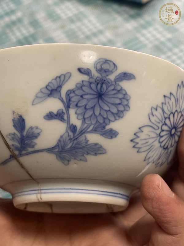 古玩陶瓷日本江戶青花花卉紋茶碗真品鑒賞圖