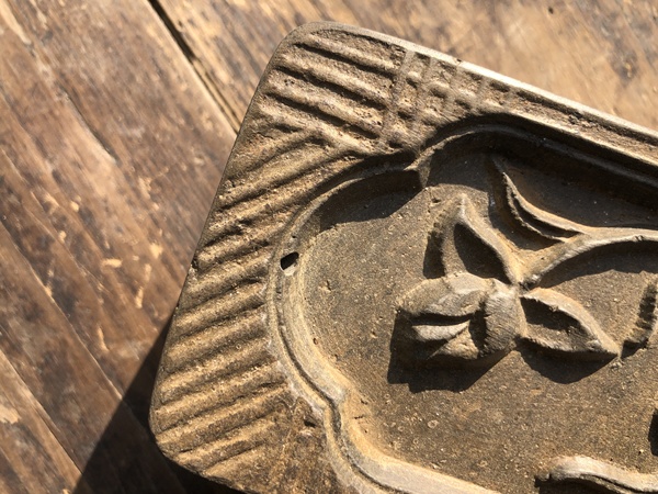 古玩陶瓷漢磚.荷花香插拍賣,當(dāng)前價(jià)格888元