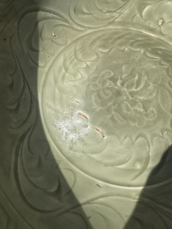 古玩陶瓷元末明初·青釉刻花紋大盤拍賣,當前價格45000元
