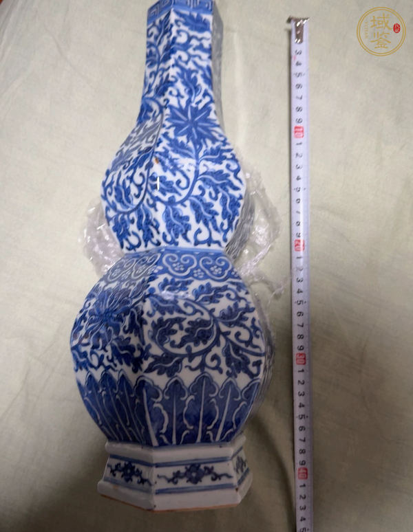 古玩陶瓷青花六方纏枝花卉紋葫蘆瓶真品鑒賞圖