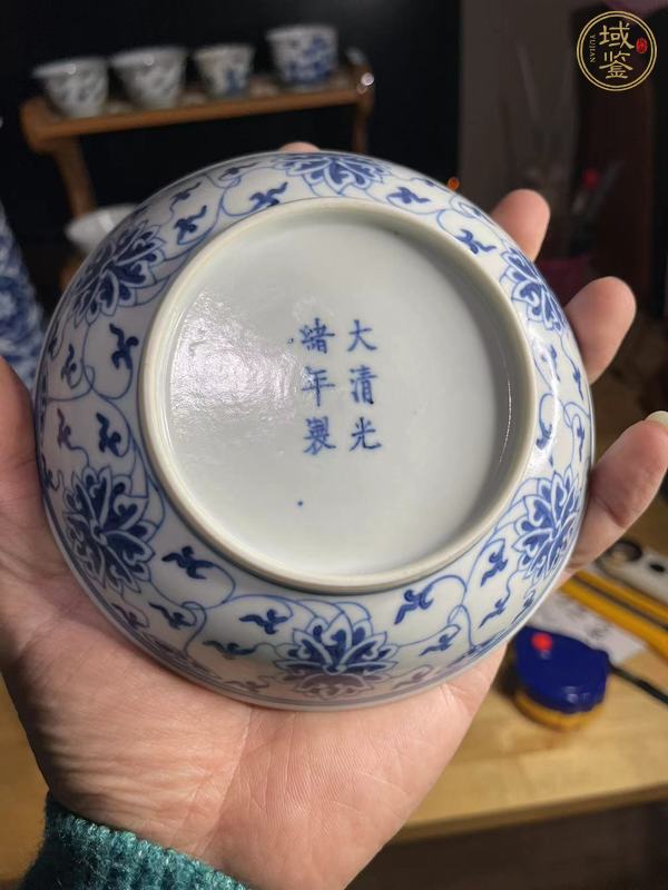 古玩陶瓷青花纏枝花卉盤真品鑒賞圖