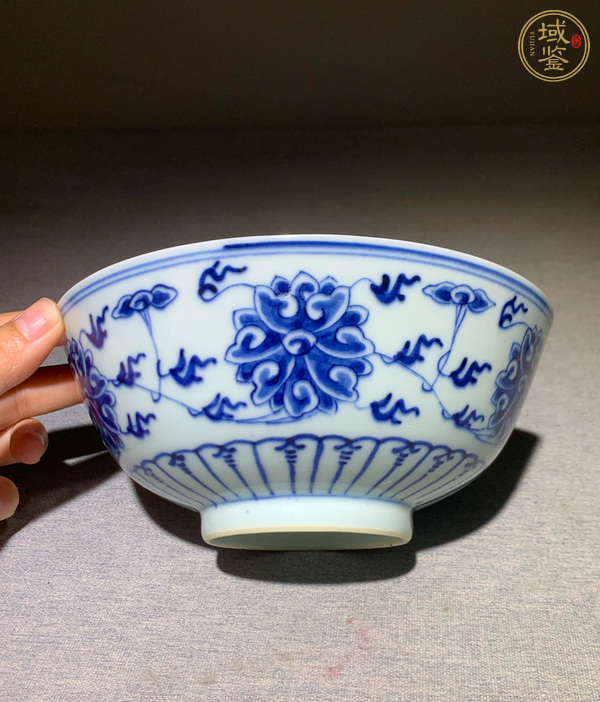 古玩陶瓷青花纏枝花卉紋碗真品鑒賞圖