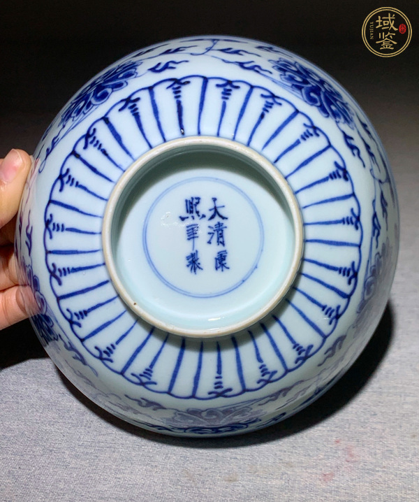 古玩陶瓷青花纏枝花卉紋碗真品鑒賞圖