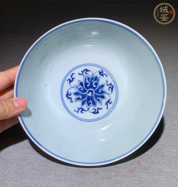 古玩陶瓷青花纏枝花卉紋碗真品鑒賞圖